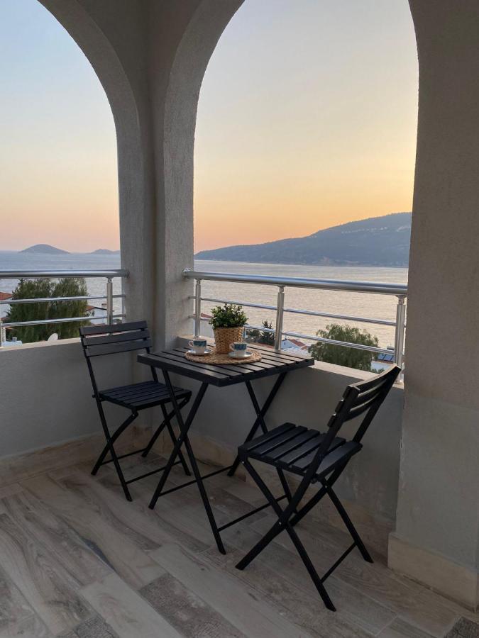 Shared Pool Flat Located 3 Min To Beach In Kalkan Lejlighed Eksteriør billede